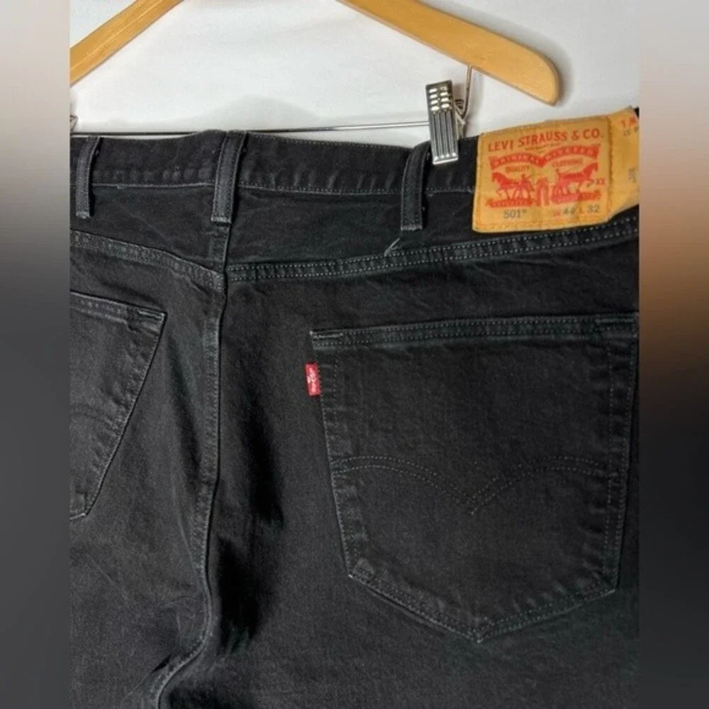 LEVI'S 501 Button Fly Mens Jeans  Size W44 L32  Color Black